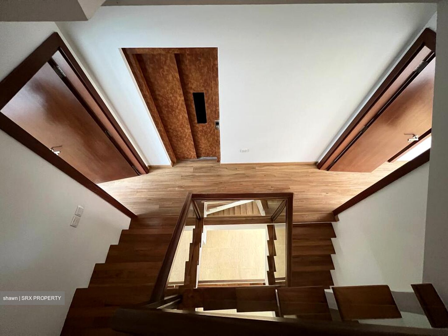 Holland Link (D10), Terrace #503549071